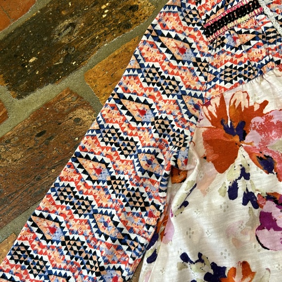 Anthropologie Akemi + Kin pink floral patterned vneck top szM - Picture 7 of 12